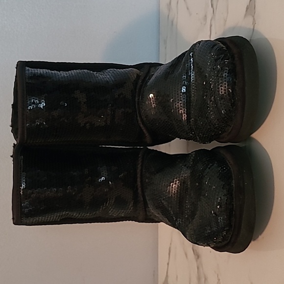 Ugg Classic Short Black Cosmos Sequins Shearling Boots Sz 9 Warm Winter Snow - Picture 4 of 15